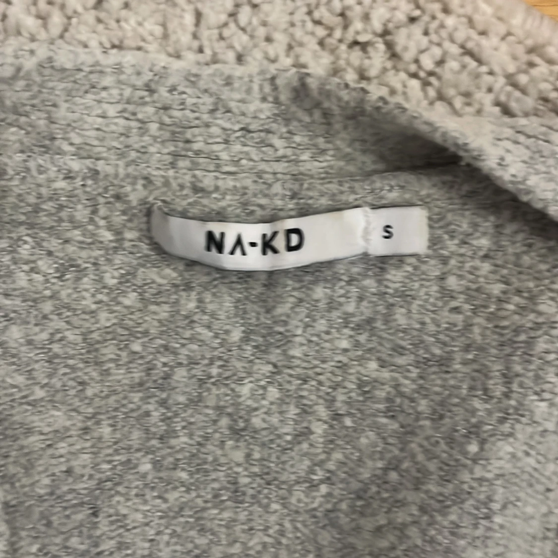 Grå omlottkofta från NA-KD - 2