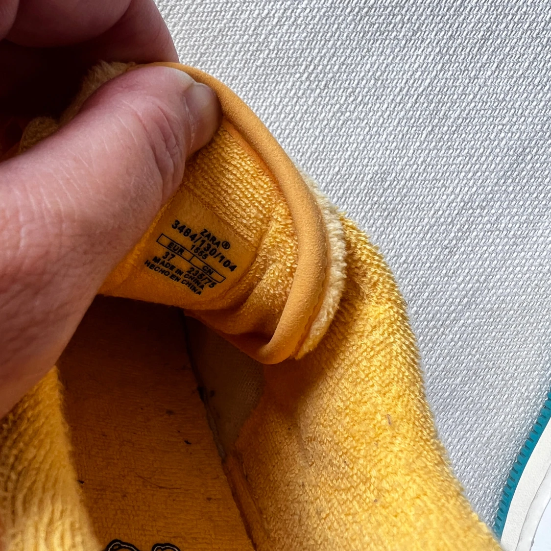 Gula sneakers från Zara med teddy-detaljer Care Bear - 2