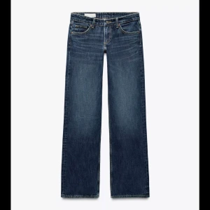 Zara jeans - Säljer dessa snygga slutsålda jeansen från zara så de inte passade, helt oanvända med lappar!💗