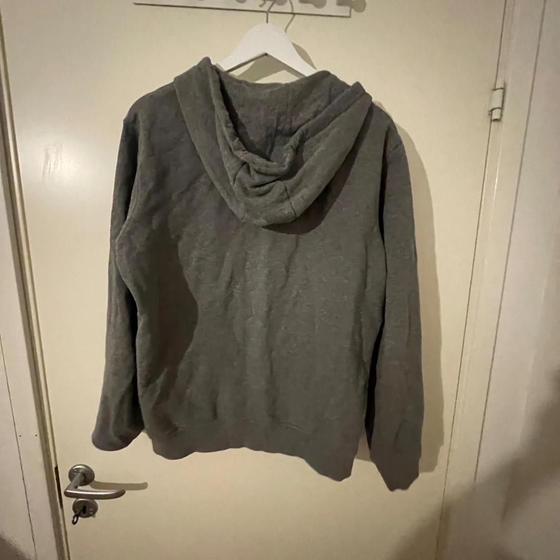 Grå hoodie från Lyle & Scott - 1