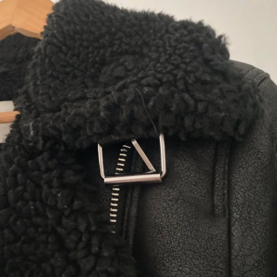 Svart teddyjacka med dragkedja XS - 3