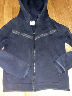 Svart Nike tech - Svart Nike tech i perfekt skick 