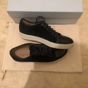 Nya Lanvins sneakers marinblå  - Lanvin sneakers i marinblå färg, storlek 8 🤝