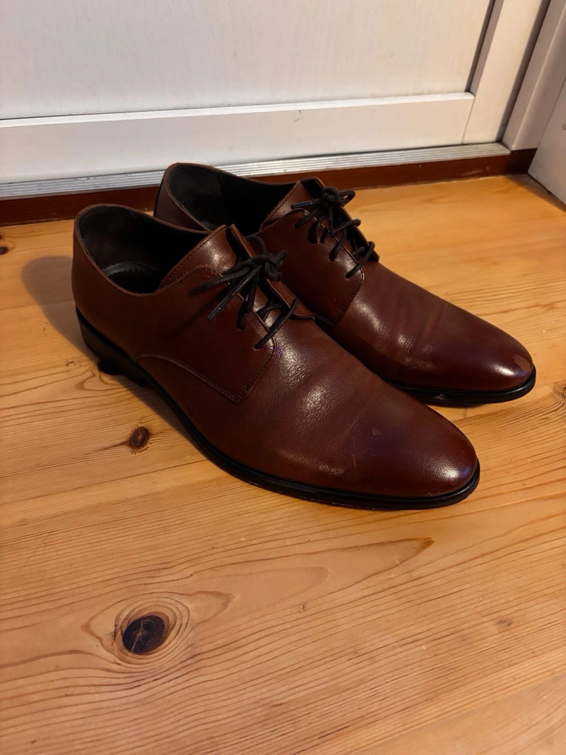 Bruna skinnloafers från Novita - 1