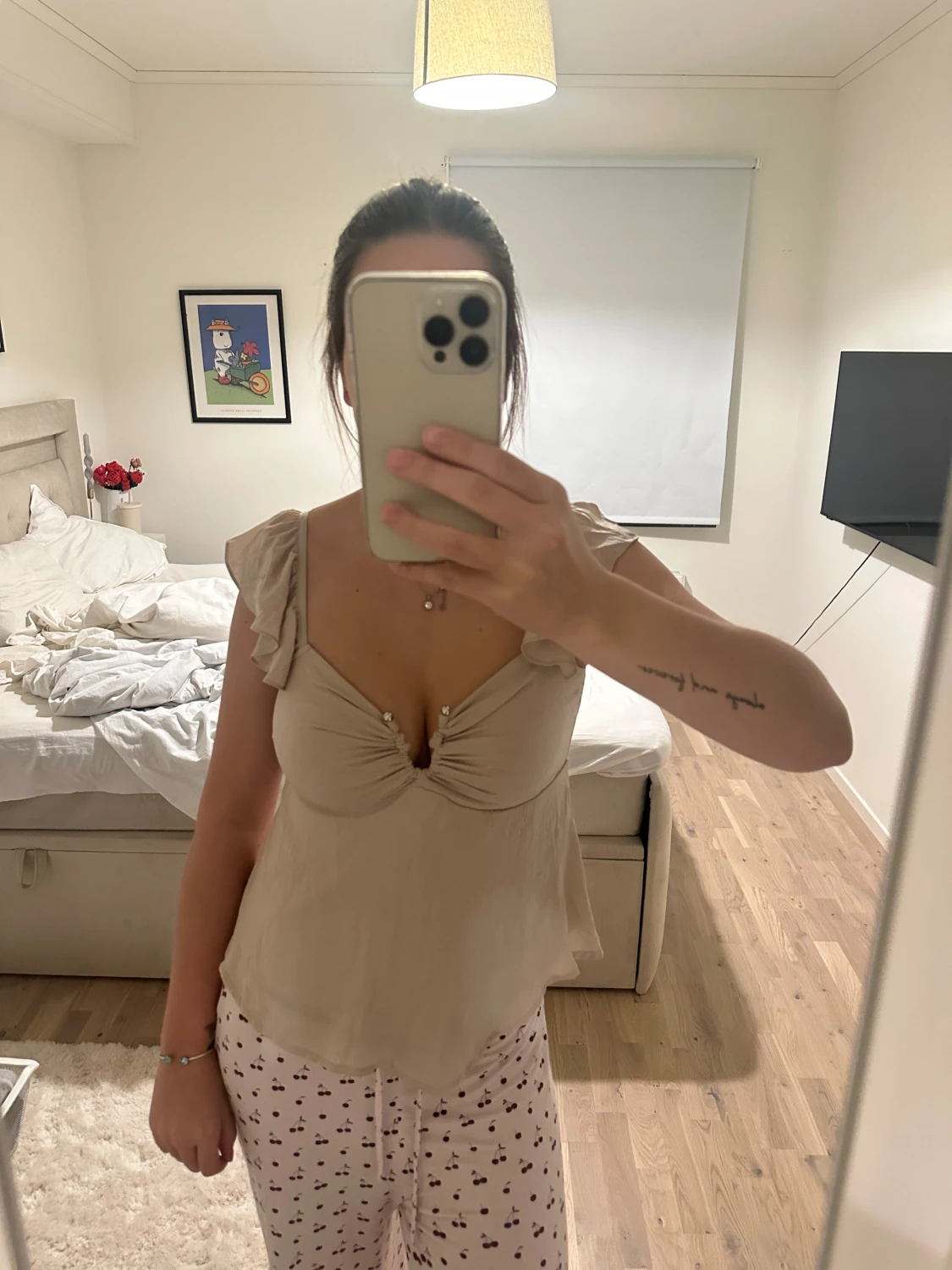 Gammel rosa blus med volang från AWARE - 2