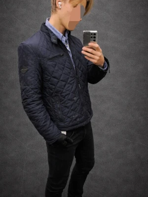 Replay jacka - Quiltad jacka frå Replay | Skick 9/10 | Köpt på boozt.com 2024 | Storlek M | Passar folk mellan 180-187cm | Mitt pris 399kr |
