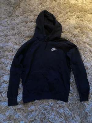Svart hoodie från Nike  - Svart hoodie fr Nike 