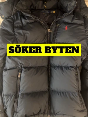 Ralph lauren Gorham  - Hej ! Söker byten på min Ralph lauren gorham ÄKTA jackan är köpt för ca 3 månader sen på miinto Tags Kvitto och lådan från miinto finns kvar allt är intressant kan tänka mig pengar imellan också😄
