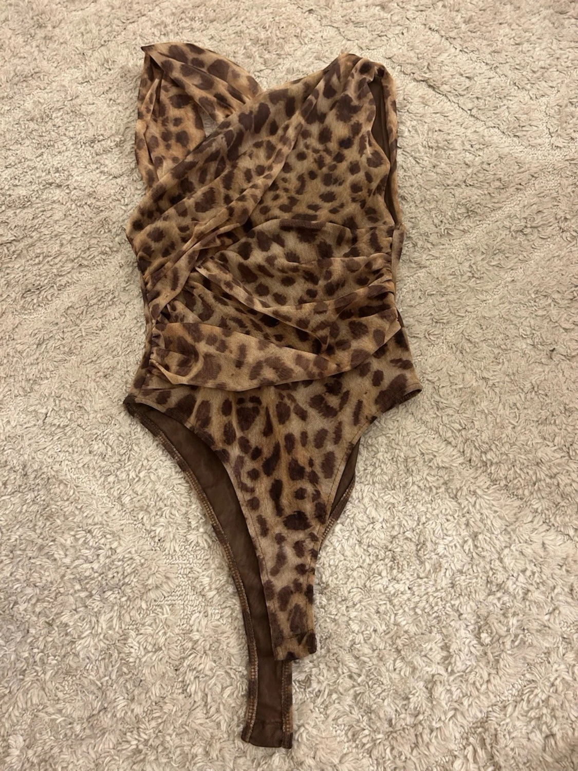Leopard body