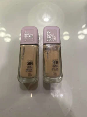Två st foundation  - Säljer två st foundation från Maybelline newyork, i färgen 118. ena är halva kvar och den är ena är typ helt ny bara använd två gånger! såklart tvättats dem innan jag skickar! kom privat för flera frågor!😊