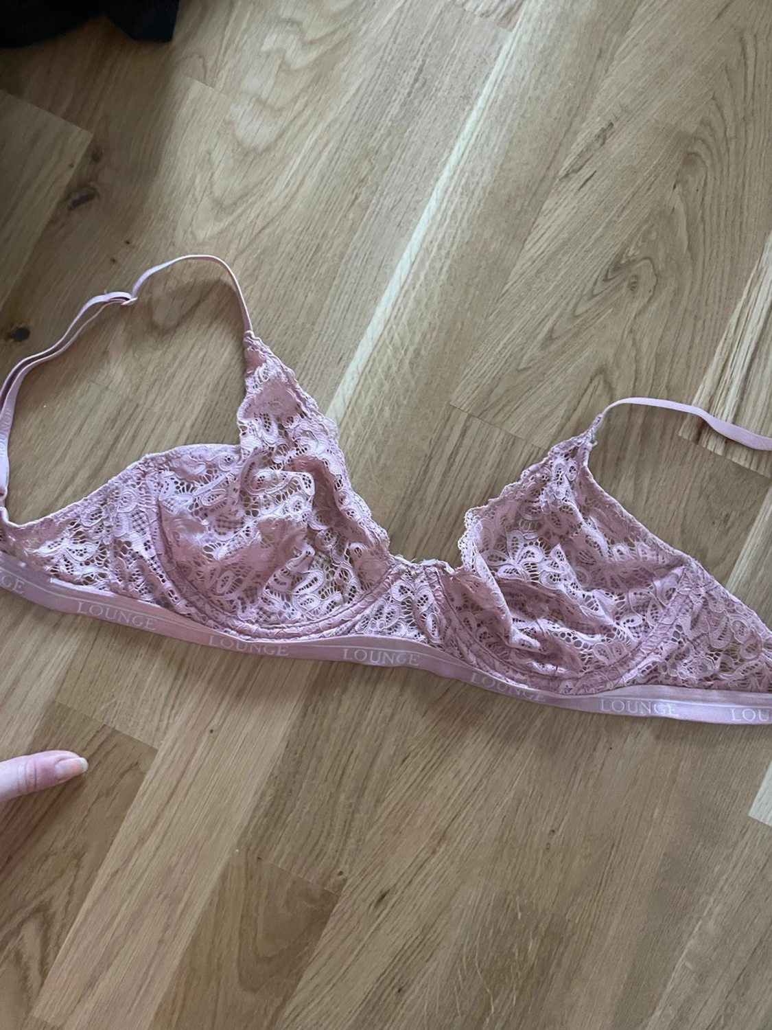 Rosa spetsbralette från Lounge