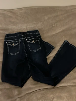 Bootcut  jeans - Säljer dessa jättefina bootcut/flare  jeansen, varsamt använda, pris kan diskuteras💕