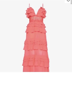 True decadence kläning  - Säljer min true decadence kläning i storlek 36. Senast använd till skolbalen i somras och har inga skador och ser ut som ny. Säljer för 1900 där nypris är 2300 och där denna färg inte säljs längre och är väldigt efterfrågad och populär. Pris kan diskuteras och kan skicka fler bilder💞💞