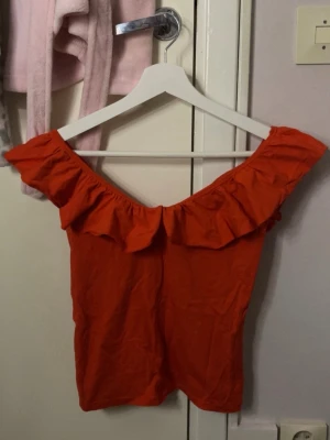 Volang topp - Volang topp i storlek XS. Köpt utomlands, aldrig använd🩷