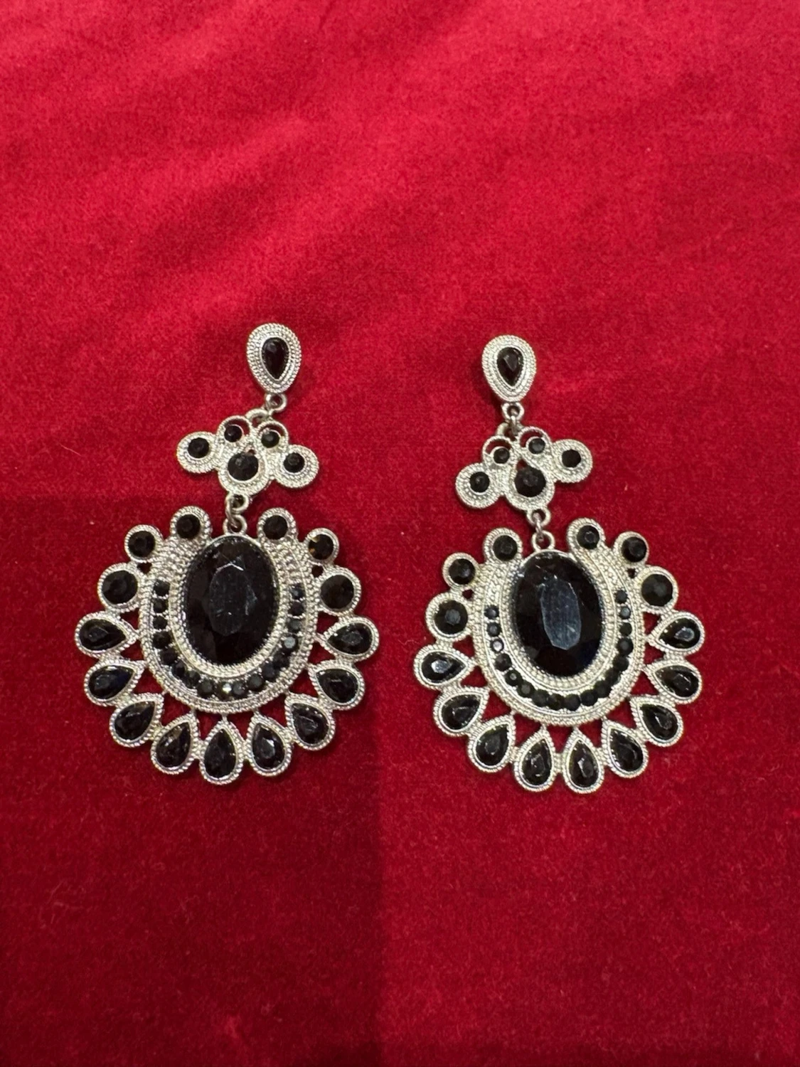 Stora svarta statementörhängen - 1