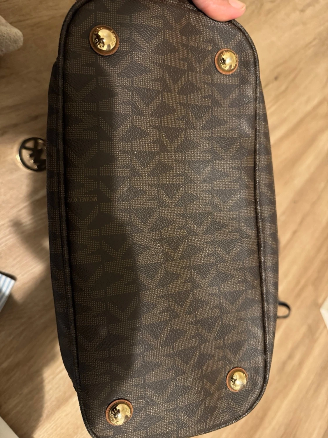 Brun axelväska från Michael Kors - 4