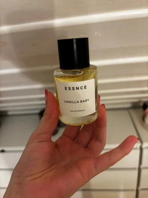 essnce vanilla baby parfym  - helt oanvänd! 