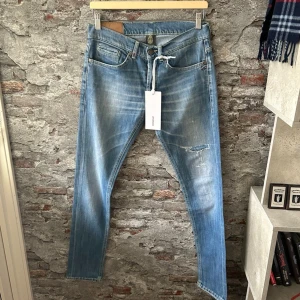 Dondup george jeans - Mycket fint skick, inga defekter. Nypris ca 3500kr. Storlek W31, mått finns. Tags medföljer inte. Skriv för mer information!🤝