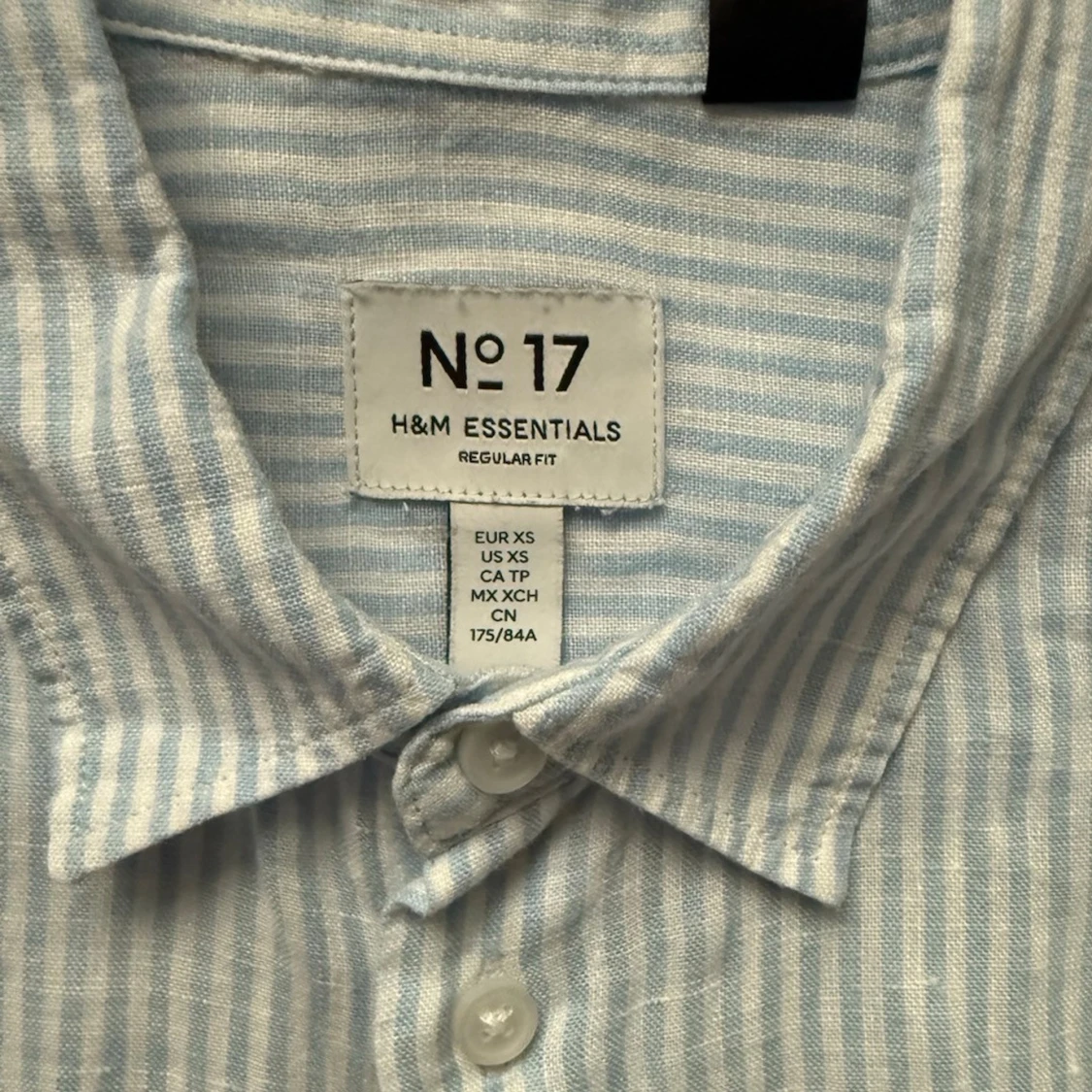 Ljusblå randig skjorta från H&M Essentials - 2