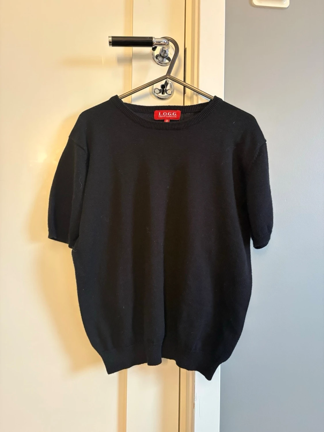 Svart stickad tröja från L.O.G.G.