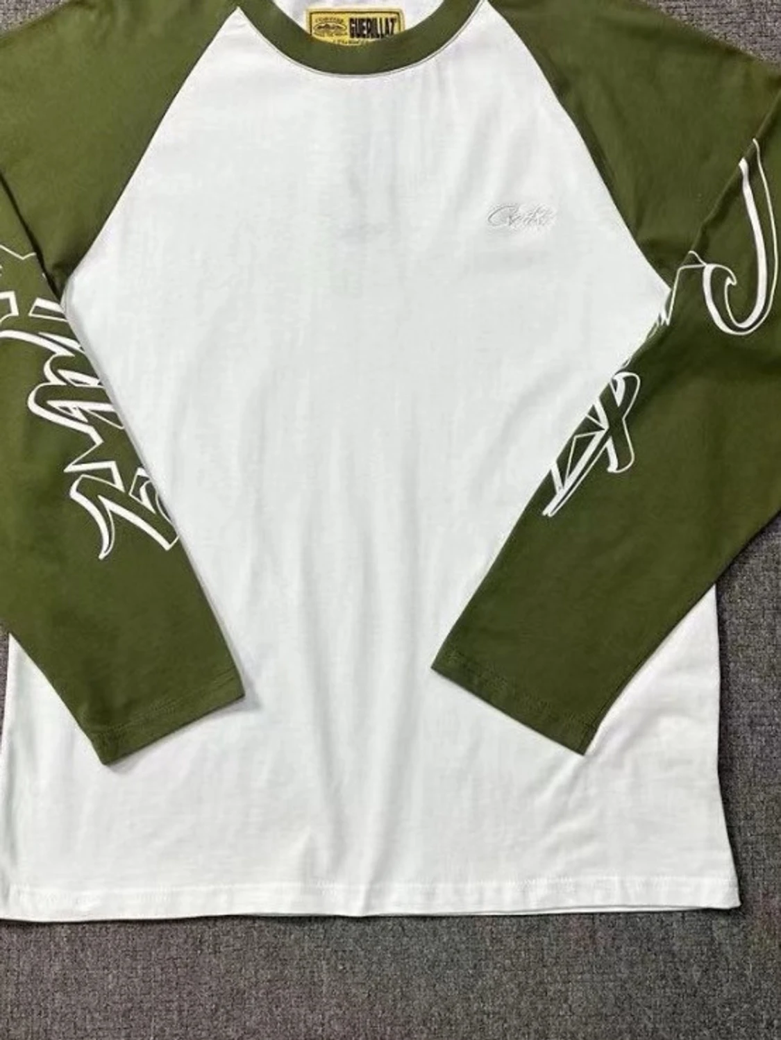 Vit och grön långärmad topp Guerilla