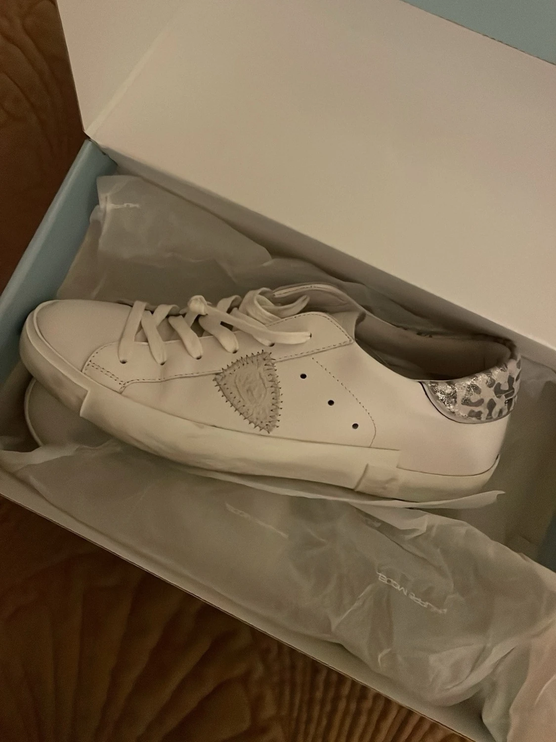 Philippe Model vita sneakers med leoparddetalj