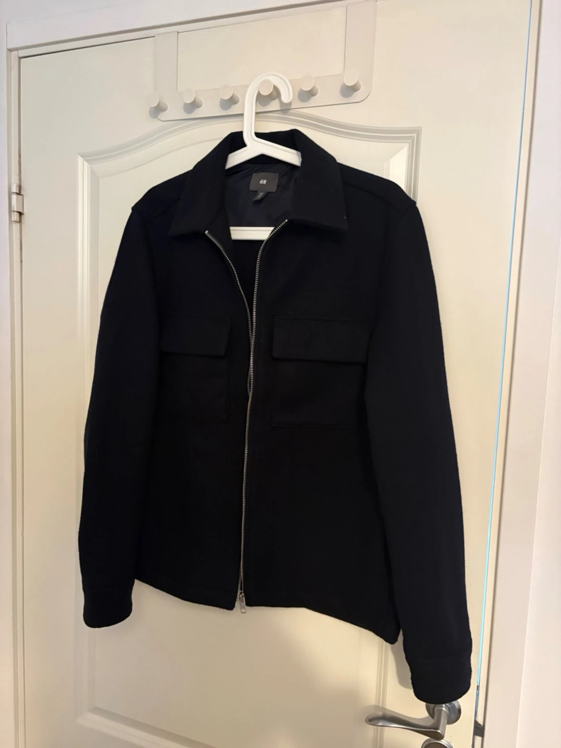 Svart overshirt från H&M med dragkedja