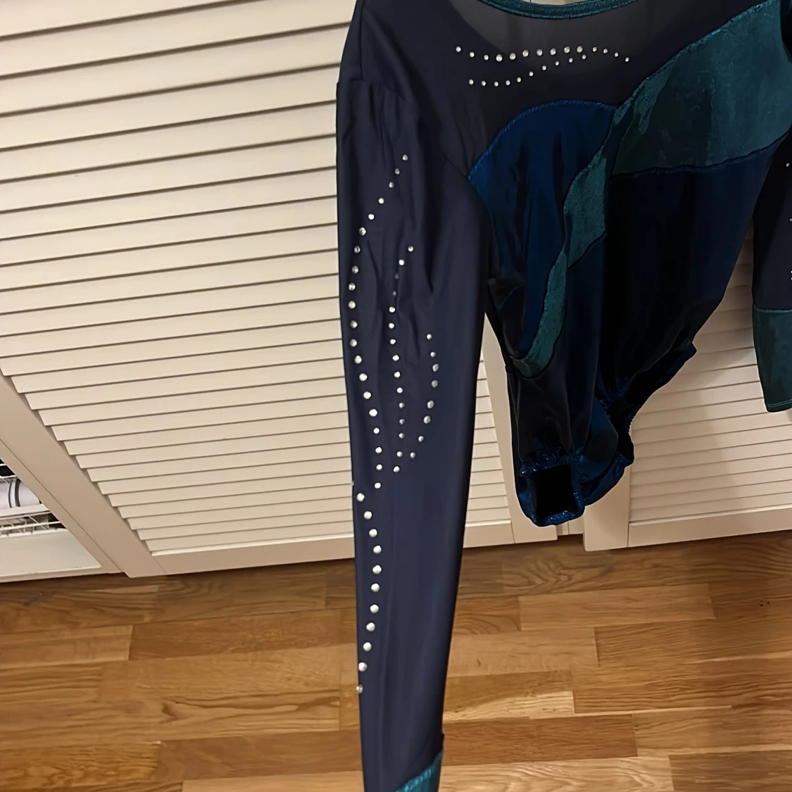 Blå, turkos glittrig gymnastikdräkt  - 1