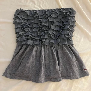 Volang tub topp  - As snygg topp ifrån hollister!! Tyget är lite nopprigt men inget man tänker på💕står storlek M i lappen men passar S bättre