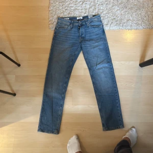 Blåa Jack n Jones jeans - Blå Jack n Jones jeans i bra skick fråga vid mer bilder eller andra fundering!😀