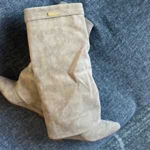 LULIA boots för hösten i färg beige - Foldover boots i storlek 38, färg beige. 