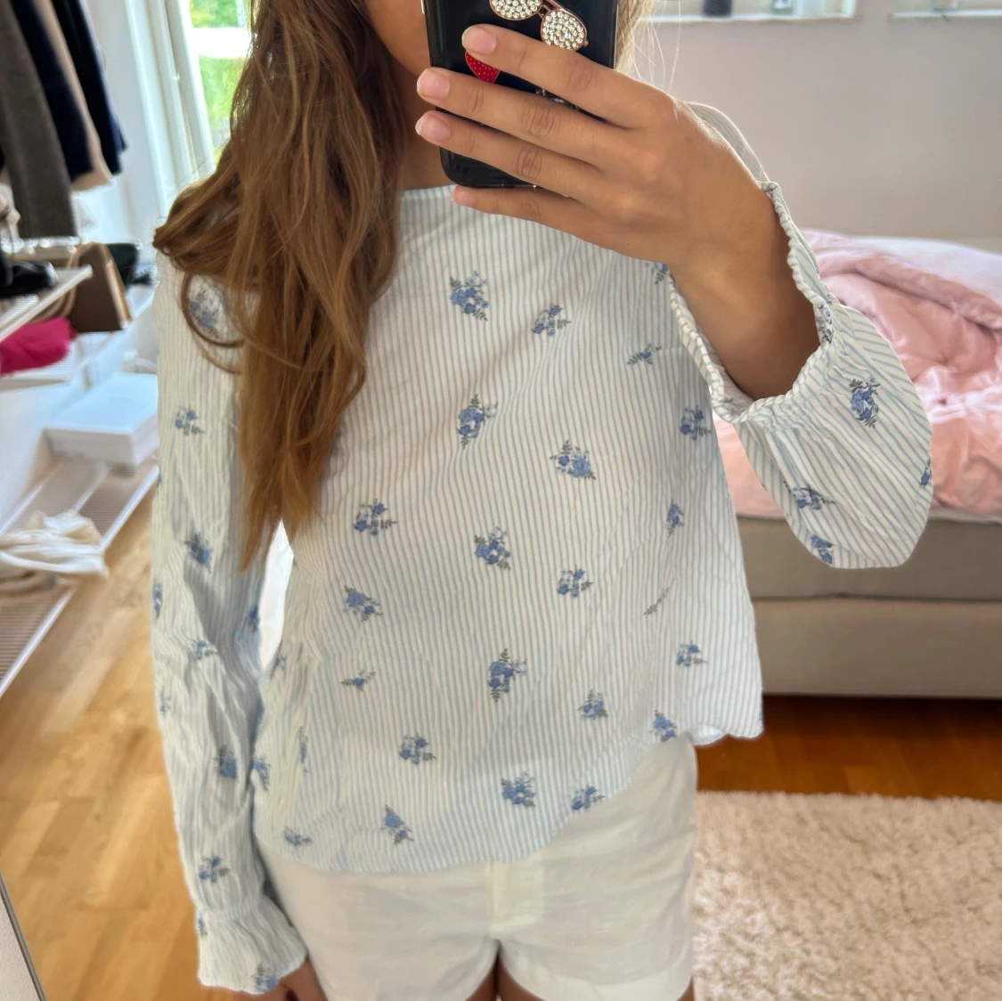 Blus med blå blommor och ränder - 1