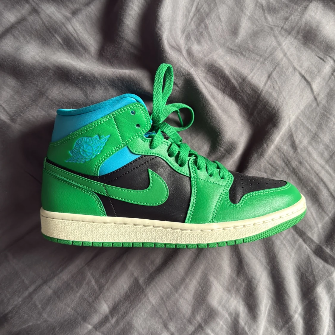 Nike Air Jordan 1 Mid grön/blå  den är i ny  skick/buty Nike