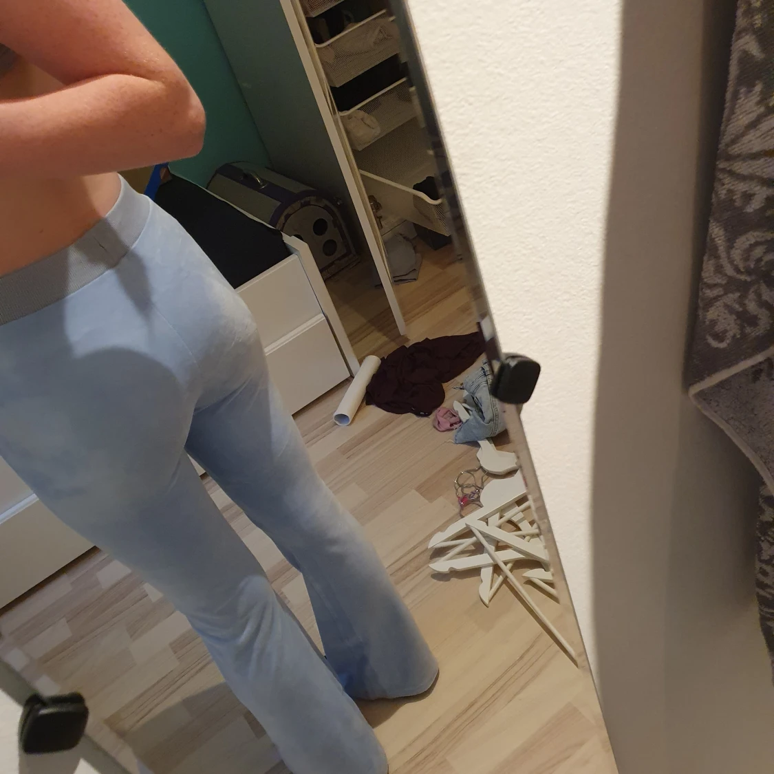 Ljusblå mjukisbyxor med bootcut