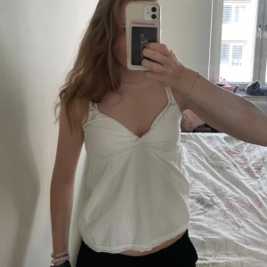 Brandy Melville vitt linne - Nytt skick från brandy Melville! Passar S/XS😉🩷😻FRI frakt till 19 sep på alla mina produkter!