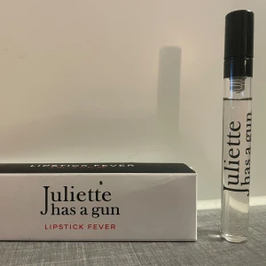 Parfym 5ml - Testat 1 spray. Flaskan var inte helt ifylld från börjab(se bild 2)