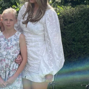 Adoore klänning - Jätte söt kläning från adoore i stl 42, helt oanvänd med lappen kvar. Perfekt till midsommar eller student🌼