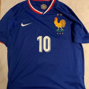 Frankrike Mbappé #10 Nike fotbollströja - Fått i present, helt oanvänd. 