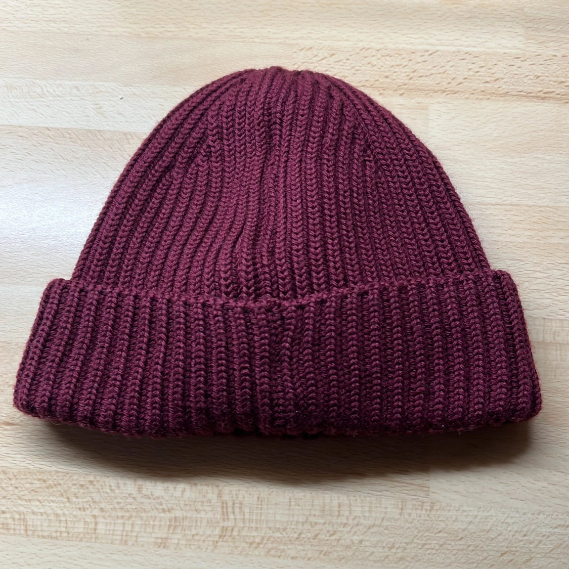 Vinröd merinoullsmössa från C.P. Company - 3