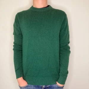 Stickad tröja från These Glory Days - Grön stickad tröja från These Glory Days. Skick - 9/10. Nypris - 800kr. Mitt pris - 399kr. 