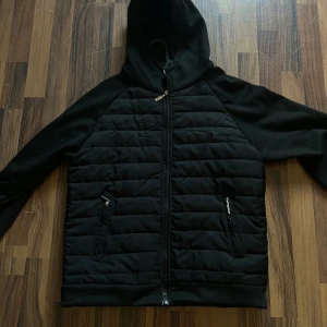 Viellas cardigan svart ”L” - Använd väldigt fåtal gånger mycket bra skick. 