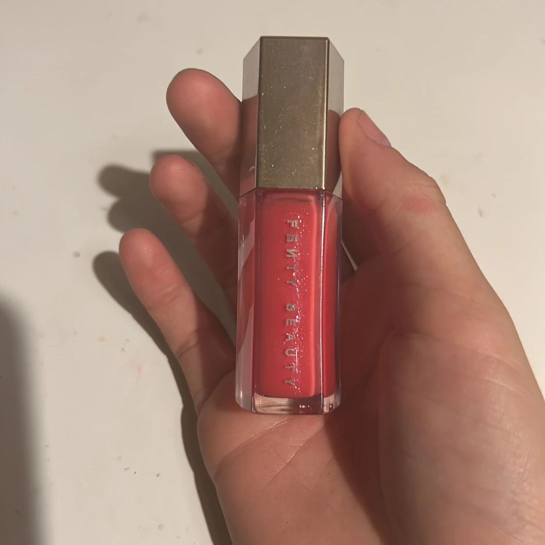 Fenty Beauty rött läppglans