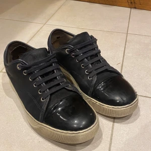 Lanvins - Hej! Säljer nu mina 100% äkta lanvins med glansig toe cap, säljer billigt pågrund av att skicket är 6.5/10 och har ingen box eller og, kom gärna med prisvärda byten👍