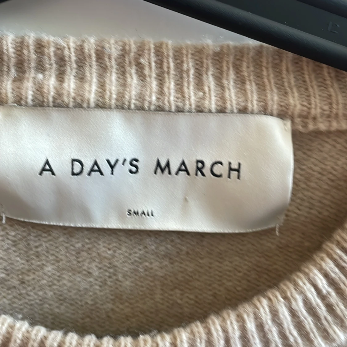 Beige stickad tröja från A Day's March - 1