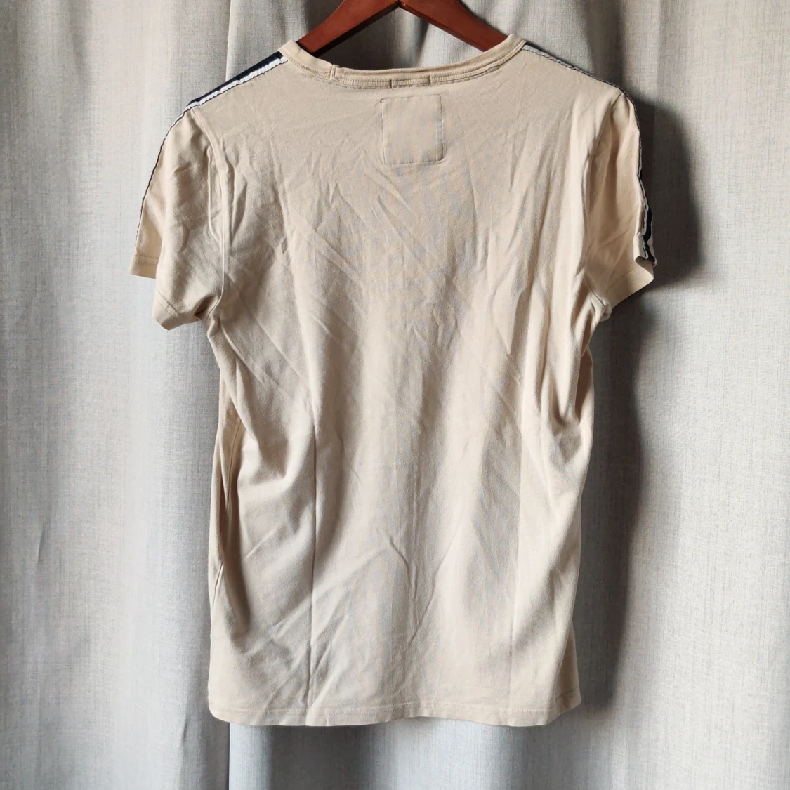 Beige Hollister t-shirt med tryck - 1