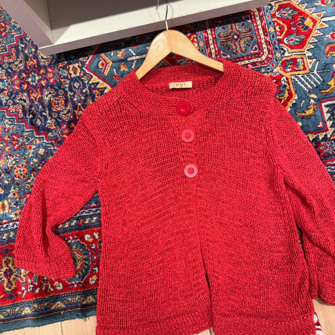Röd stickad kofta från Oui