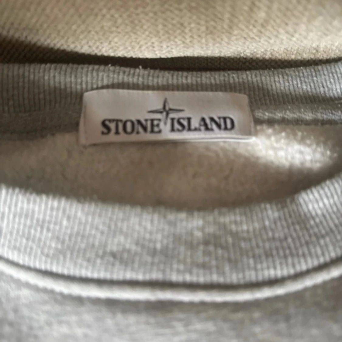 Grå sweatshirt från Stone Island - 1