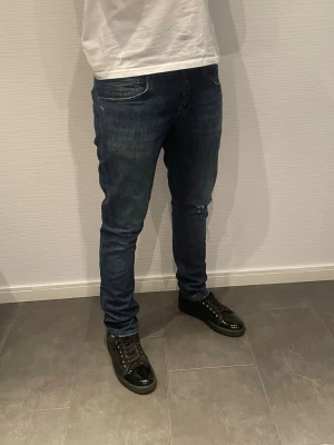 Dondup George jeans  - Dondup George jeans herr| pris:899kr|storlek:34/34| skick:9,8/10| Hör av dig vid minsta lilla fundering eller fråga|