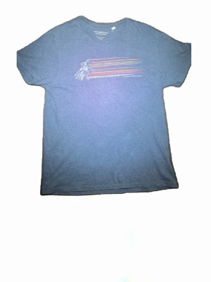 Blå t-shirt från Denim & Supply Ralph Lauren - Säljer en grå t-shirt från Denim & Supply Ralph Lauren, strl M och har några få defekter men som inte påverkar framsidan av tröjan!(skriv för bilder). Exklusiv då tröjorna ej tillverkas längre