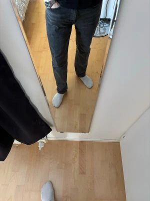 Levis 514 - Ett par riktigt schyssta Levis jeans. I storlek 32/32. Passar perfekt till dig som vill ha straight/slim jeans.